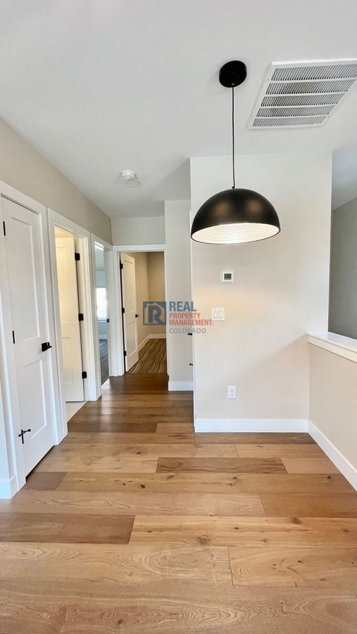 Building Photo - 127 1/2 S Pennsylvania St-