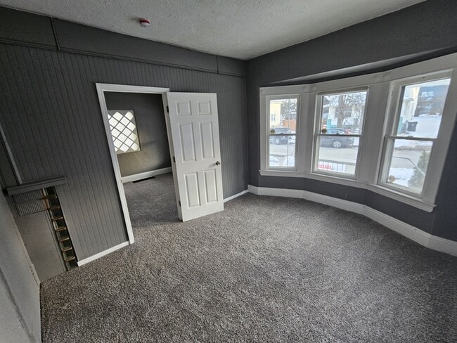 Building Photo - 2818 E 127th St