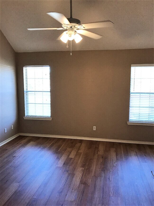 Building Photo - 3415 Miller Pl