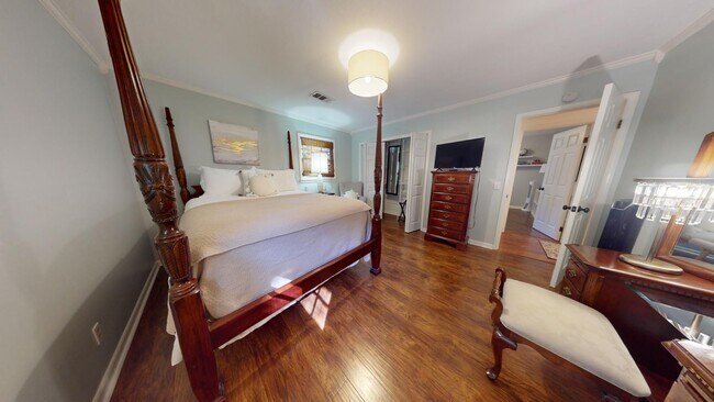 Building Photo - Super Cute One Level Home 1 mile from Toom...