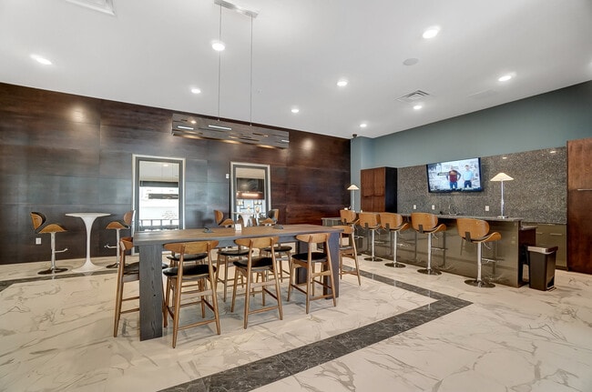 Building Photo - 2875 Olentangy River Rd