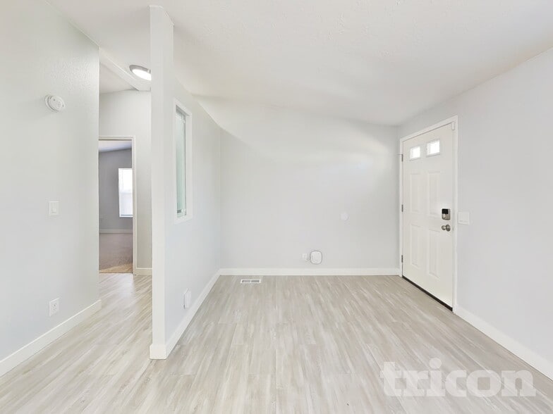 Building Photo - 1299 Mobile St