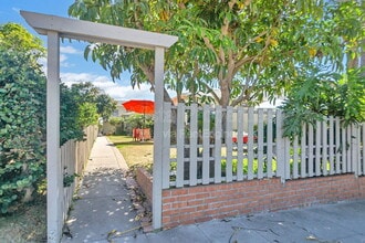 Building Photo - 4859 Santa Cruz Ave