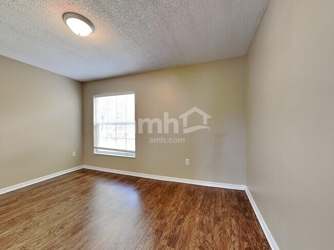 Building Photo - 233 Southbridge Cir