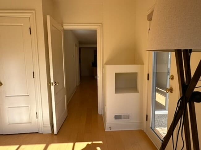 Building Photo - Epic REA- Serene 2 BR/1 BA Flat w/Private Deck & Yard in Lone Mountain