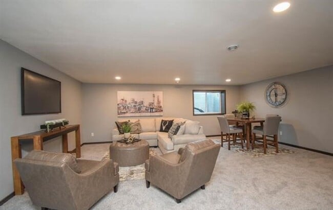 Building Photo - Spacious 4-Bedroom Ranch Home with Finished Basement & Oversized Garage!
