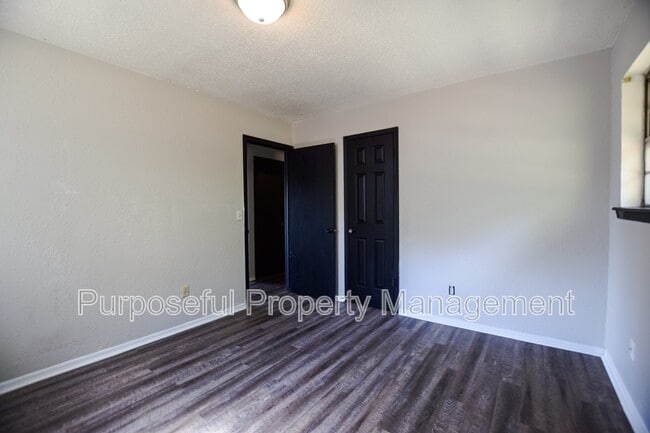 Building Photo - 1208 Cathy Ln