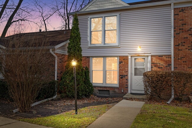 Primary Photo - 3065 Kingston Ct