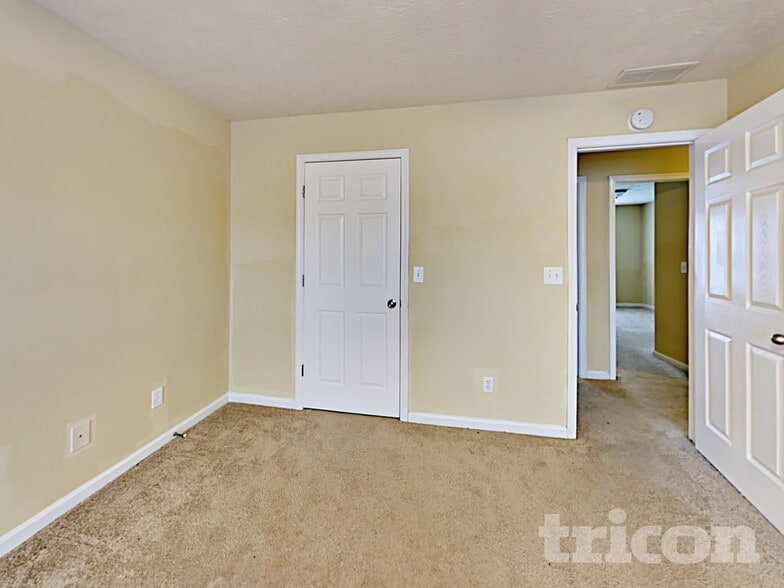 Building Photo - 3935 Piper Glen Dr NE