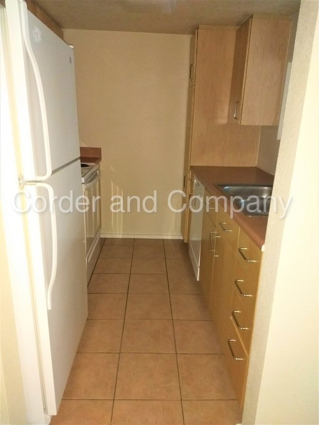 Building Photo - Available Now ! At The Pointe Condominiums