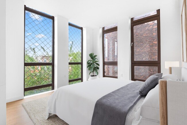 Building Photo - 328 Pacific Ave