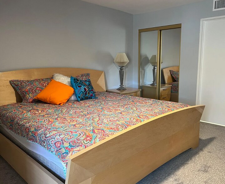 Building Photo - 2017 Normandy Ct