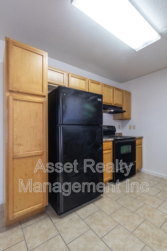 Building Photo - 628-616618628 N Cunningham Rd