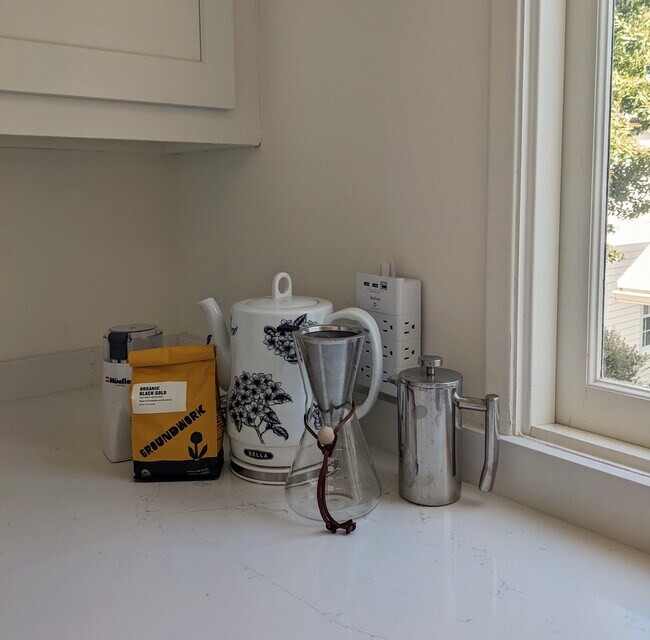 Building Photo - 411 Linnie Canal