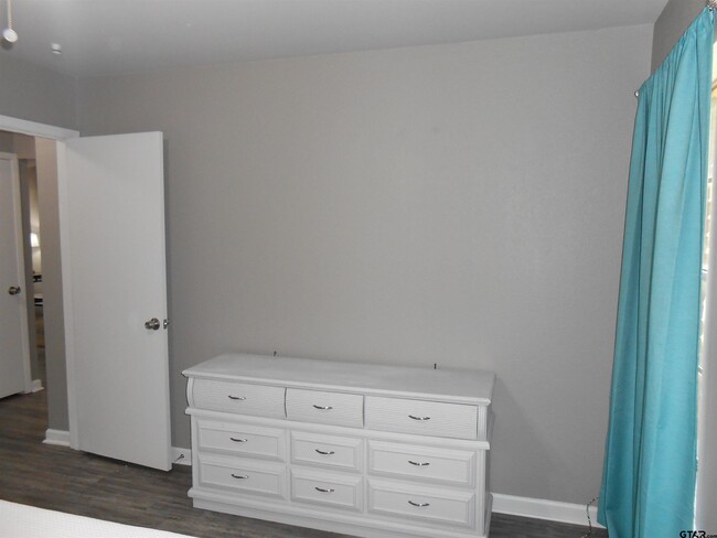 Building Photo - 7108 Gatewood Dr