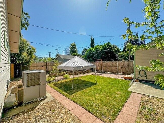 Building Photo - 5 Bedroom Home for Rent in Chico CA | Bonus Suite, Large Yard, Near Downtown & Bidwell Park