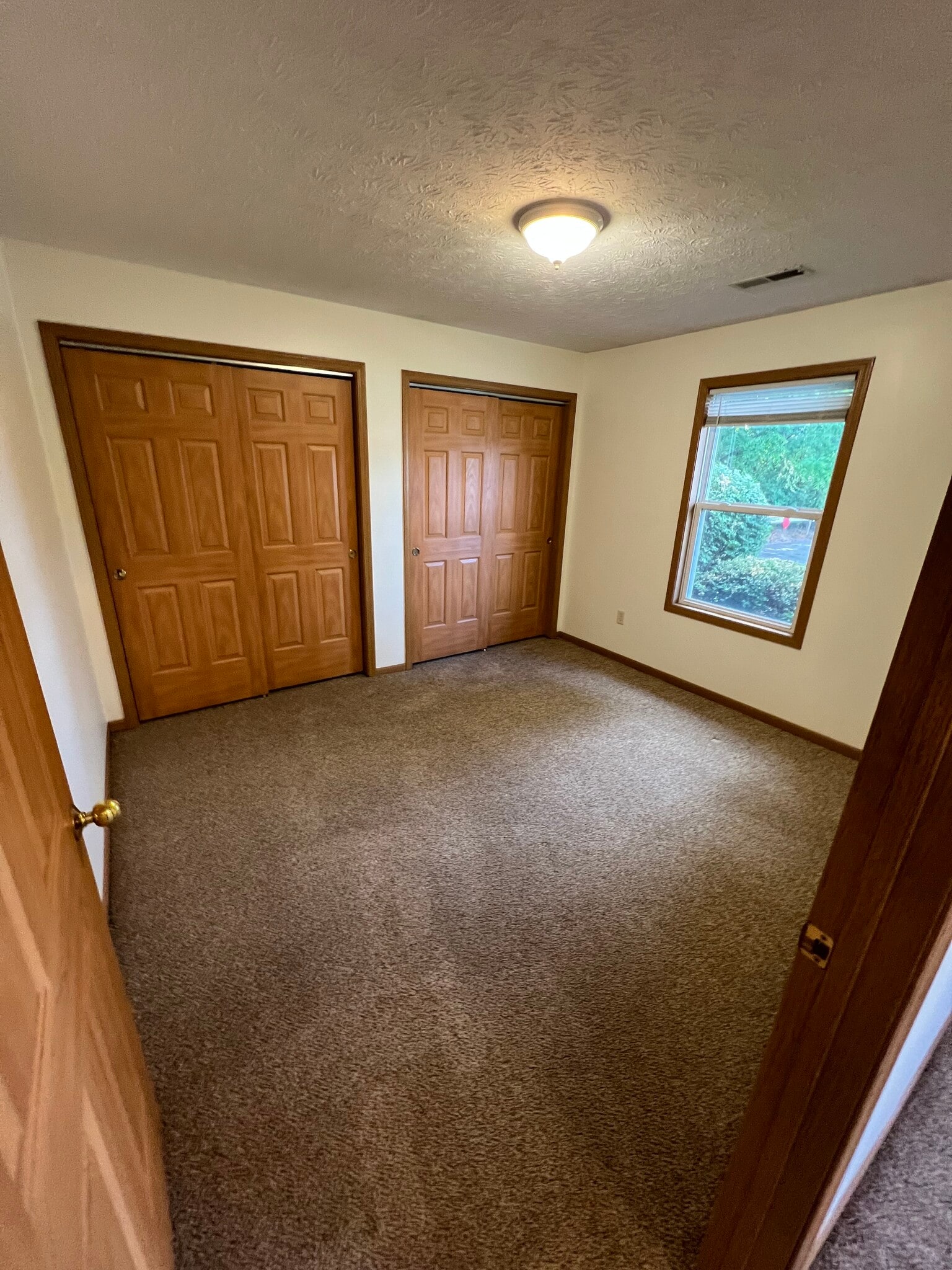 Building Photo - 1295 Chestnut Dr