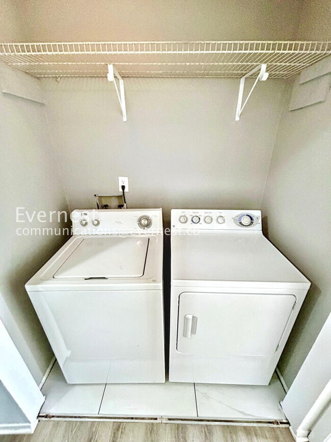 Building Photo - 526 Granite Ridge Pl