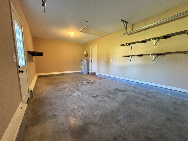 Building Photo - 546 Carter Ln