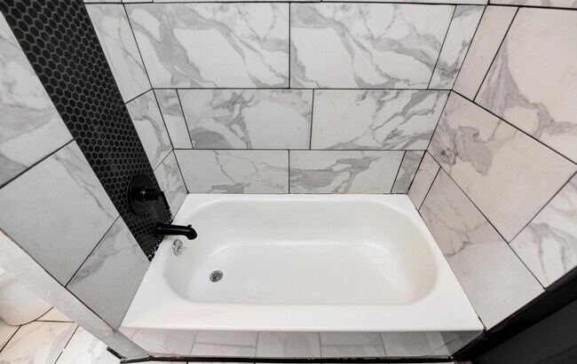 Building Photo - 814 S Ohio Ave