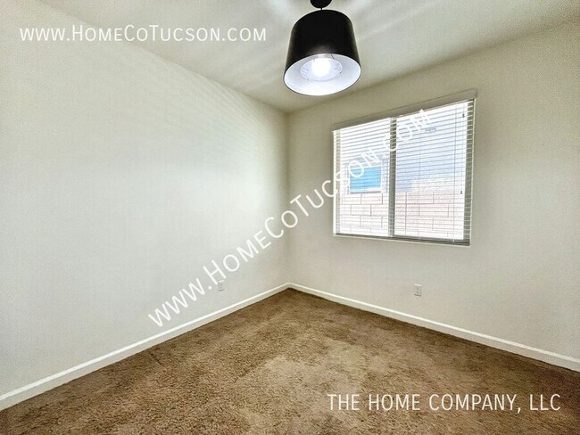 Building Photo - 12860 N Camino Vieja Rancheria