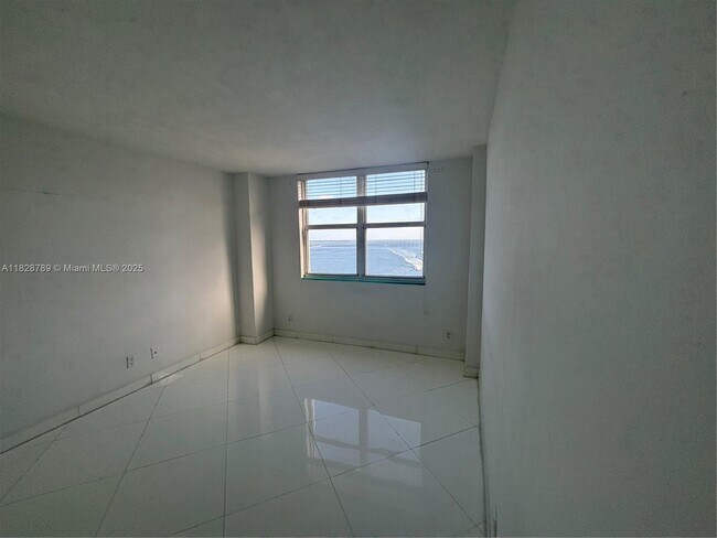 Building Photo - 770 Claughton Island Dr