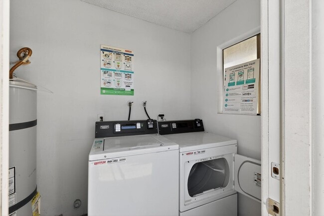 Building Photo - 44440 Acacia Dr