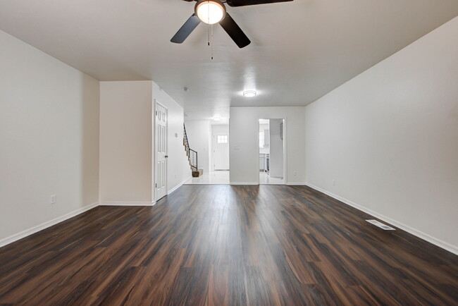 Building Photo - 2112 Melrose Dr