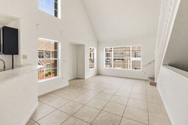 Building Photo - 9157 Lee Vista Blvd