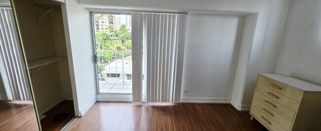 Building Photo - 2115 Ala Wai Blvd