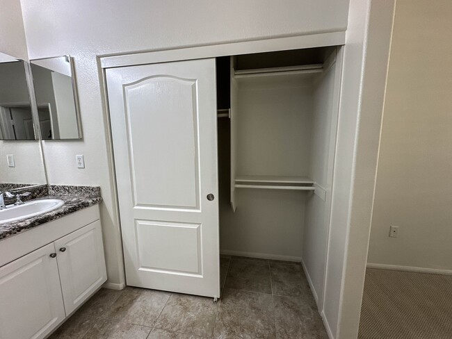Building Photo - COMING SOON! Heather Ridge 2 Bedroom Townh...