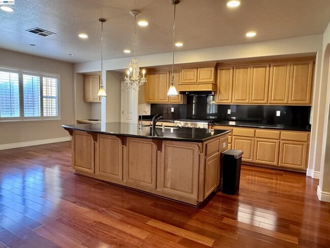 Building Photo - 7875 Kennard Ln