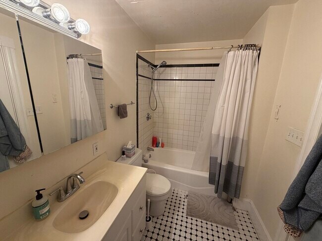 Building Photo - 74 Gore St