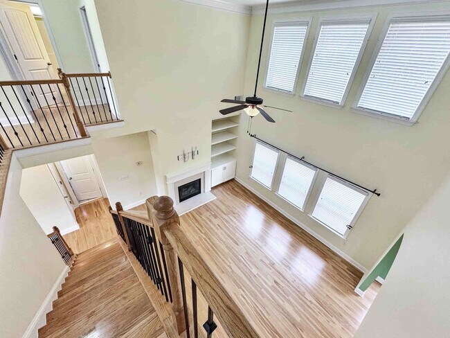 Building Photo - 6BR, 4BA, In-Law Suite