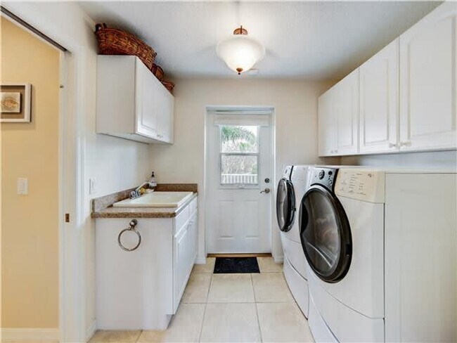 Building Photo - 24 Central Ave