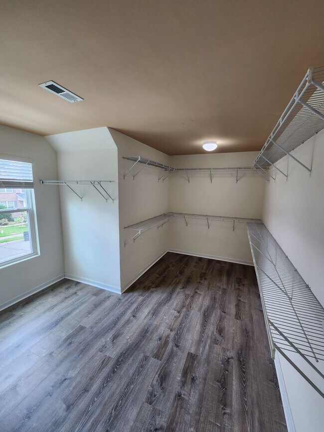 Building Photo - 1205 Willowcrest Rd