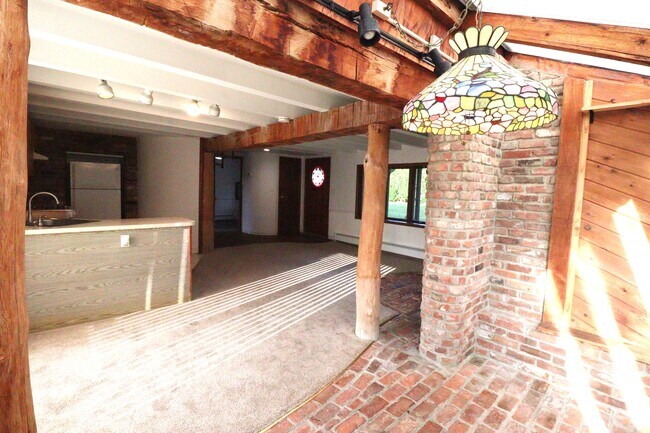 Building Photo - 270 Connetquot Rd