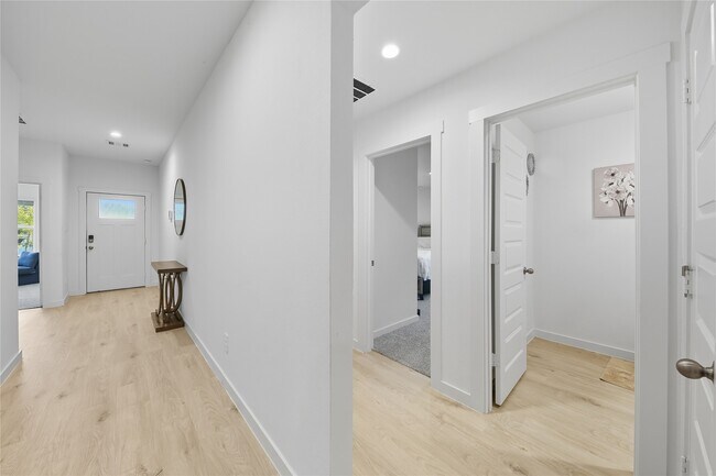 Building Photo - 1638 Westway Dr