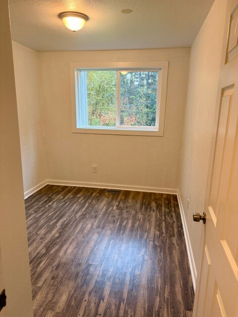 Building Photo - 4500 Willow Cir