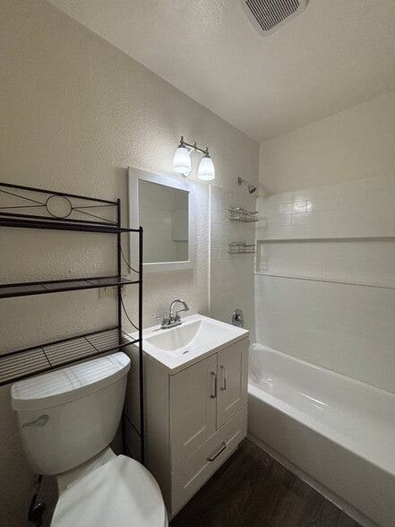 Building Photo - 5093 Olivewood Ave