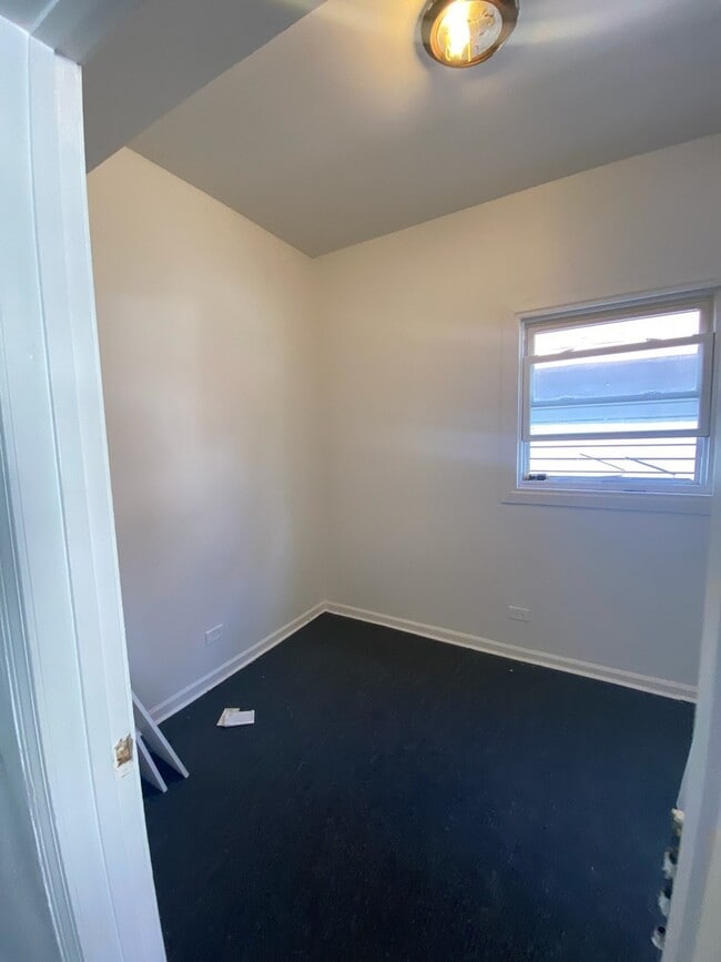 Building Photo - 8752 S Saginaw Ave