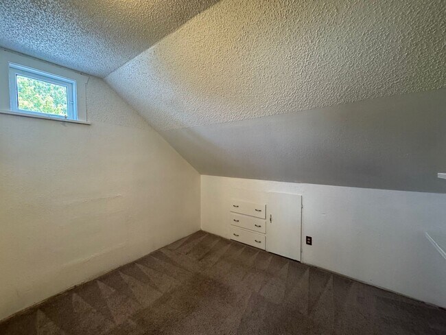Building Photo - Cozy 4 bed 2 bath home in South Seattle