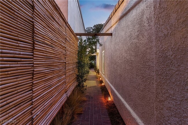 Building Photo - 3027 Bel Air Dr