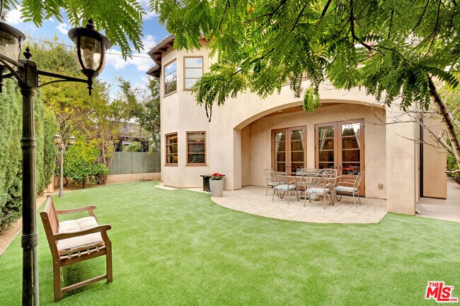 Building Photo - 1101 S Gretna Green Way