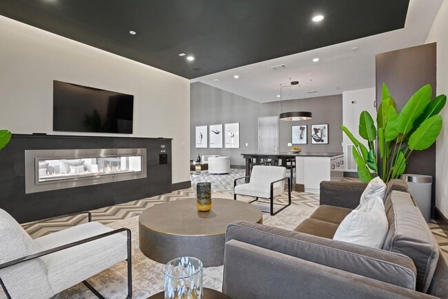 Building Photo - 775 Juniper St NE