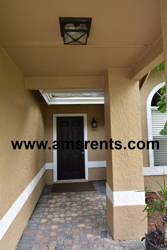 Building Photo - Spacious 3 bedroom House in Orlando