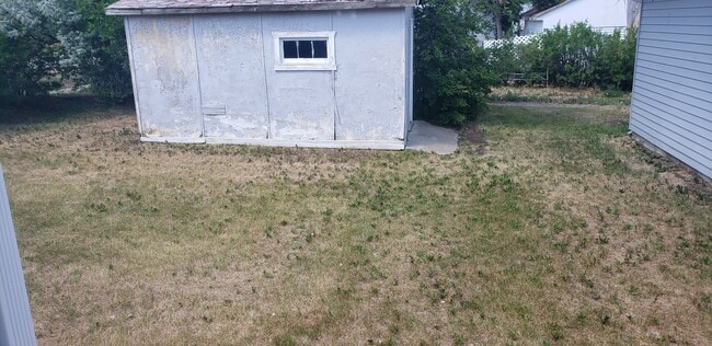 Building Photo - 33 W 5th St S