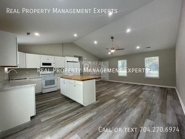Building Photo - 3220 Braewick Pl