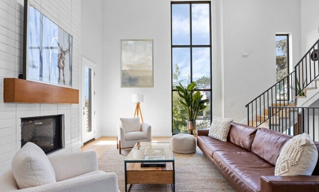 Building Photo - High-End Westside Rental on Washington Pl