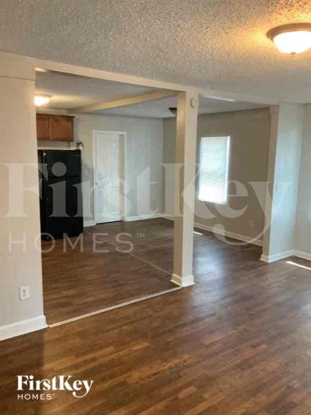Building Photo - 817 Beechwood Ave SW